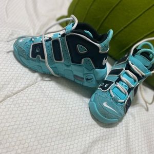 Girls Nike Air More Uptempo Sneaker - size 11